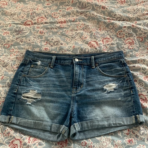 Mossimo Boyfriend Midi Denim Shorts Size 6/28 - Picture 1 of 3